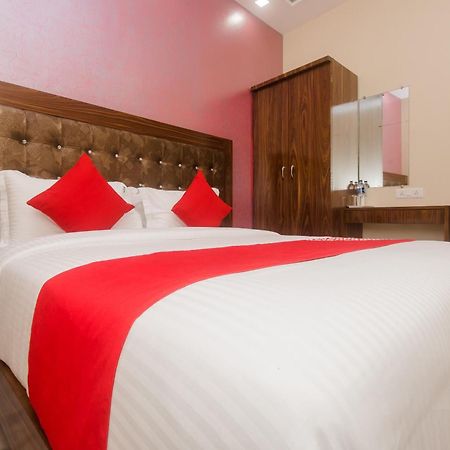 Hotel O Greenforest Near Airport Road Metro Station Мумбаи Экстерьер фото