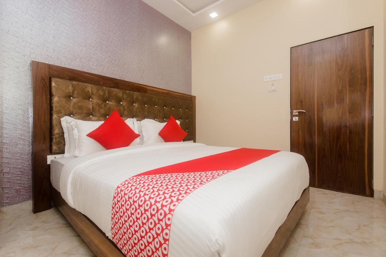 Hotel O Greenforest Near Airport Road Metro Station Мумбаи Экстерьер фото