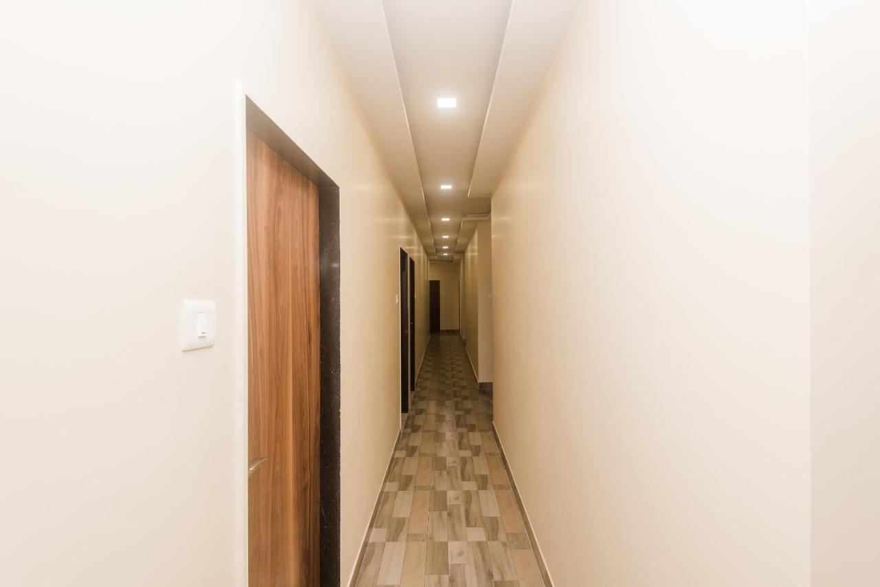 Hotel O Greenforest Near Airport Road Metro Station Мумбаи Экстерьер фото