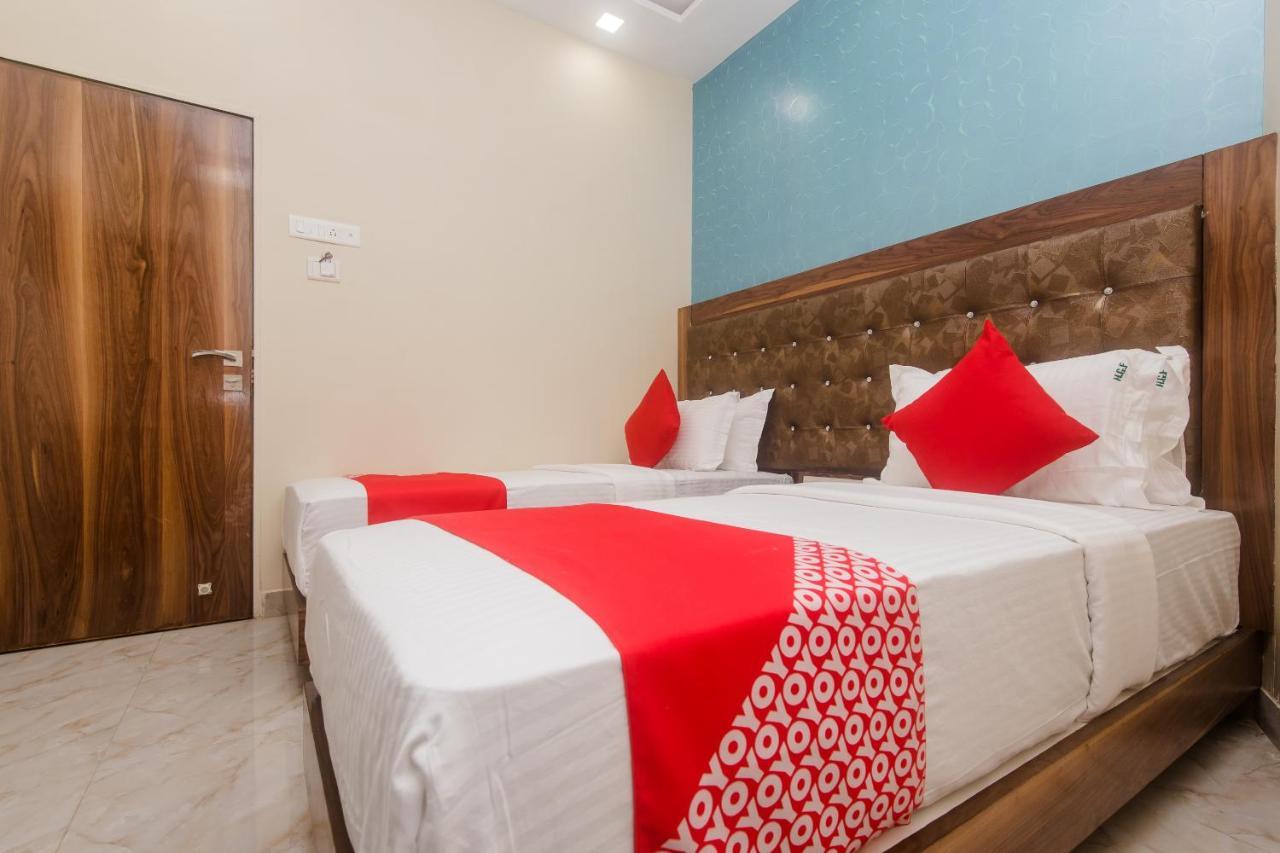 Hotel O Greenforest Near Airport Road Metro Station Мумбаи Экстерьер фото