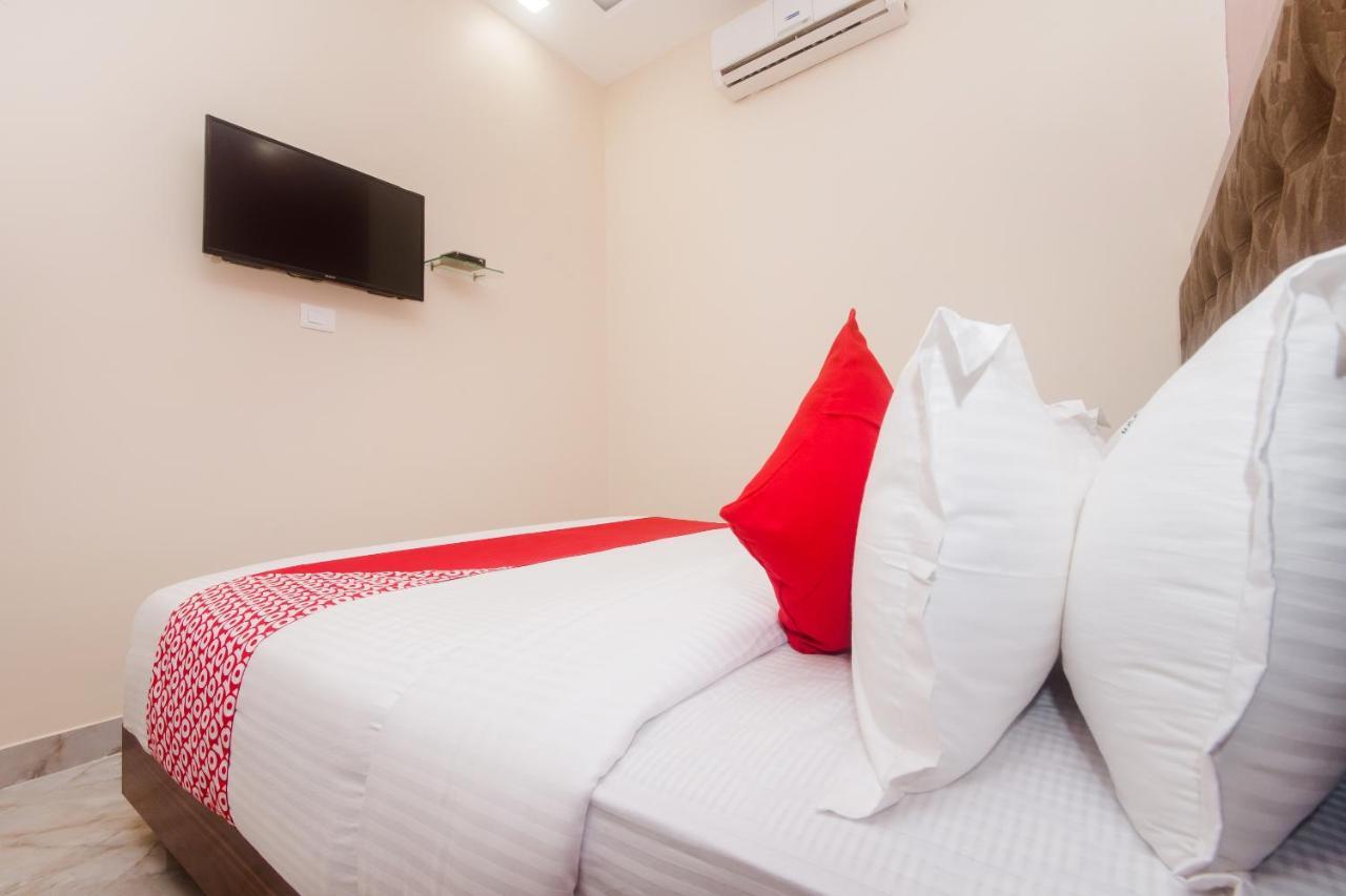 Hotel O Greenforest Near Airport Road Metro Station Мумбаи Экстерьер фото
