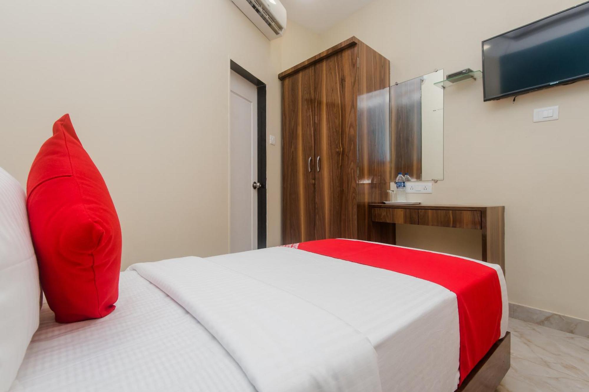 Hotel O Greenforest Near Airport Road Metro Station Мумбаи Экстерьер фото