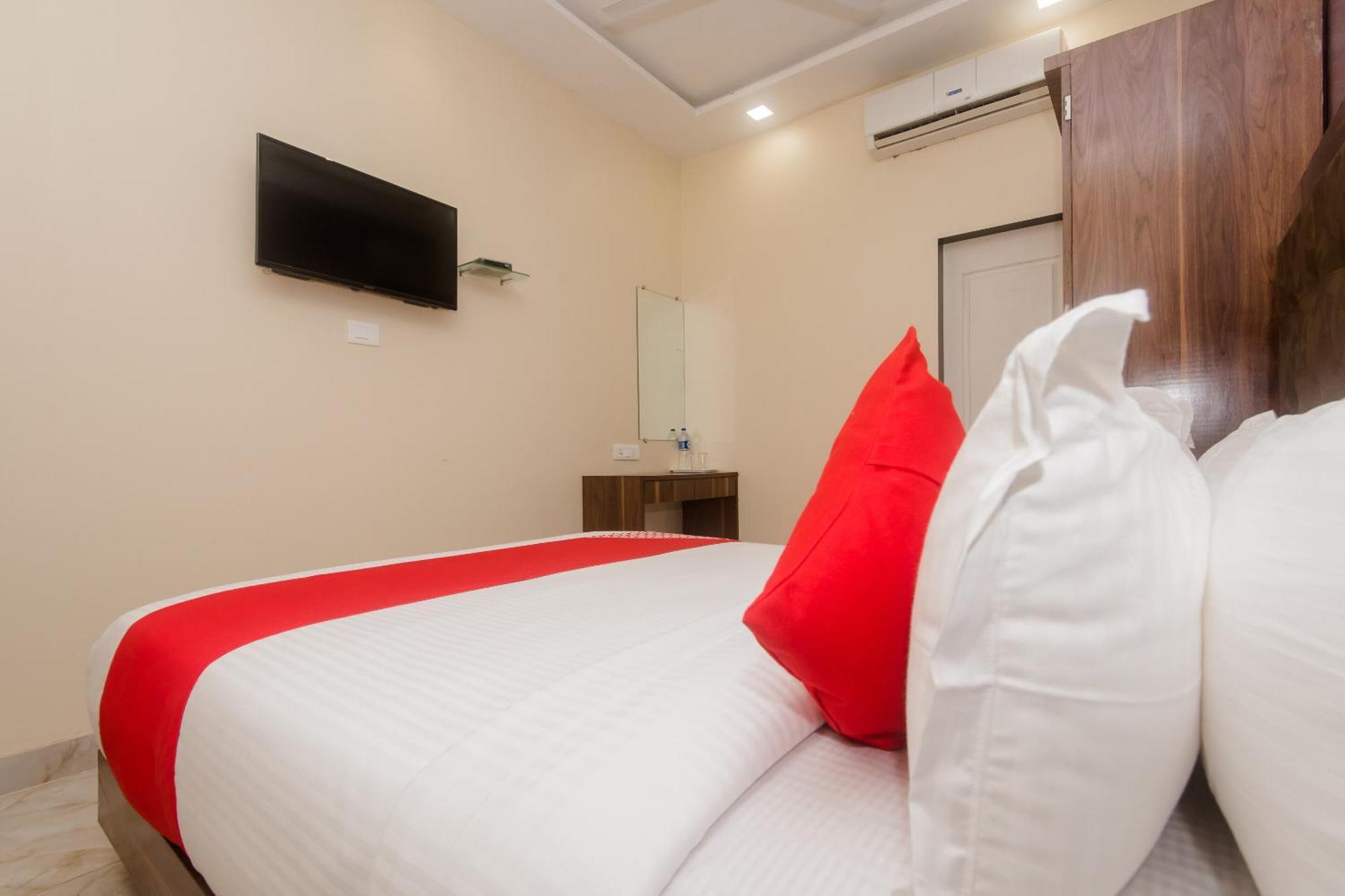 Hotel O Greenforest Near Airport Road Metro Station Мумбаи Экстерьер фото