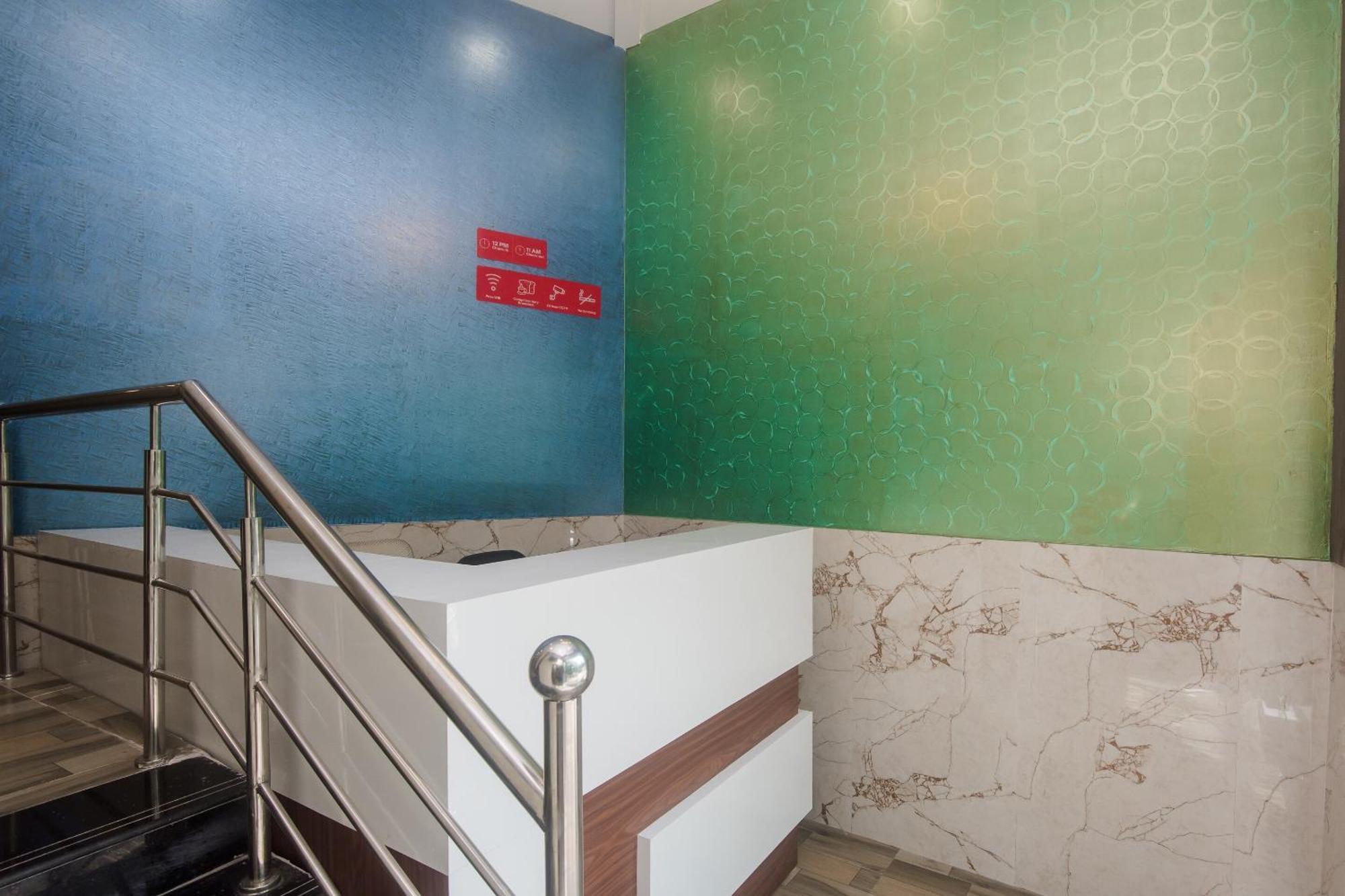 Hotel O Greenforest Near Airport Road Metro Station Мумбаи Экстерьер фото